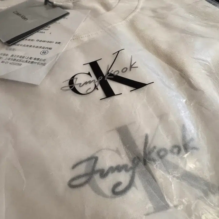 [BUNJANG] Calvin Klein x Jungkook BTS Collaboration T-Shirt / 방탄소년단 정국 캘빈클라인 티셔츠 L