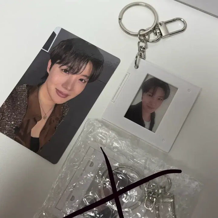 [BUNJANG] BTS J-Hope Arirang Weverse Pre-order Benefit Photocard &amp; Keychain Bundle Set / BTS 아리랑 제이홉 위버스 예판 특전