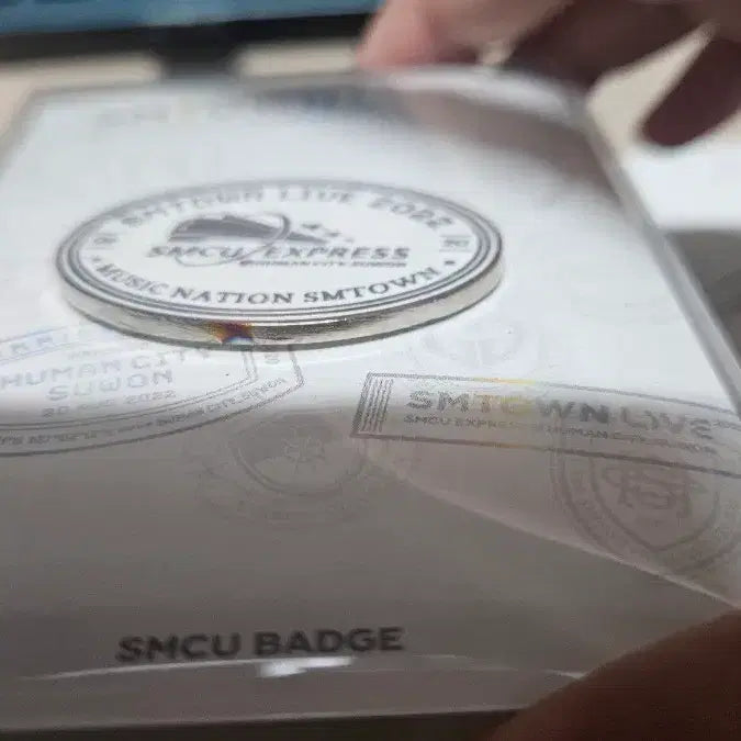 [BUNJANG] Super Junior Eunhyuk SMCU 2022 Invitation + Badge Set (Excludes Photocard) / SMCU 2022 INVITATION + BADGE SET 슈퍼주니어 은혁 (포카X)
