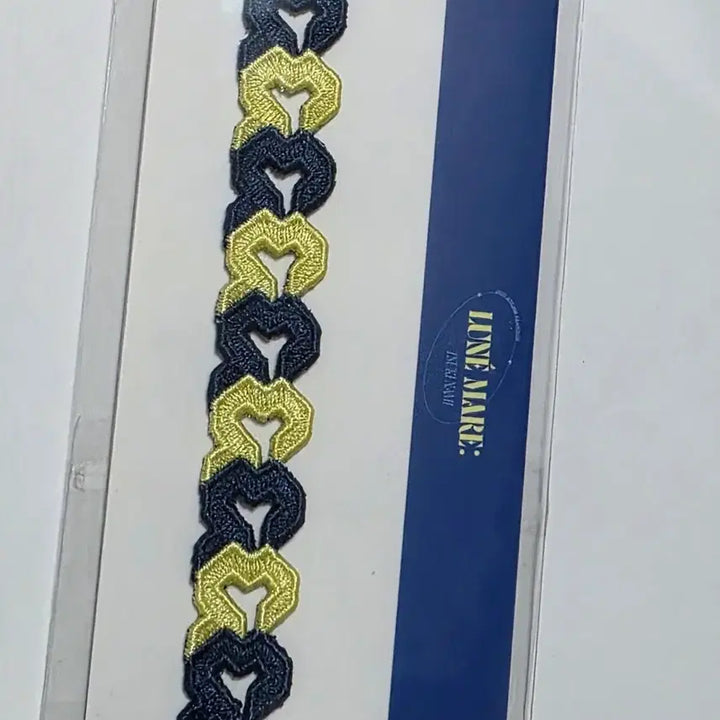[BUNJANG] andTEAM Le Marais Embroidered Bracelet / 앤팀 르네마레 자수 팔찌 실팔찌