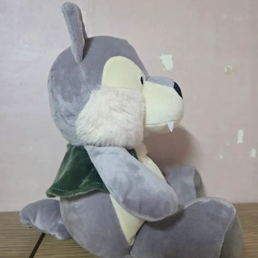 [BUNJANG] Daiso Wolf Plush Toy - Kidult Collectible, Three Little Pigs Series / 다이소 늑대 인형 키덜트 소품 아기돼지 삼형제 시리즈 늑대