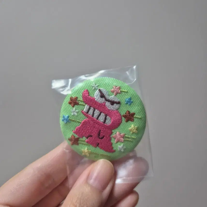 [BUNJANG] Bandai Crayon Shin-chan Embroidered Can Badge - Waniyama-san / 반다이 BANDAI 짱구는 못말려 자수 캔 뱃지_와니야마상