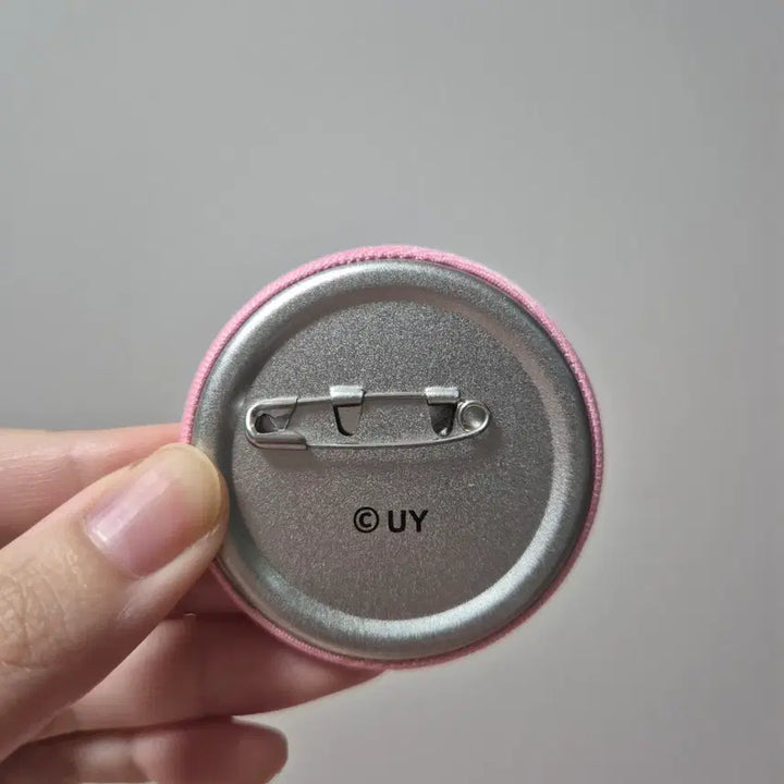 [BUNJANG] Crayon Shin-chan Yu-ri Embroidered Tin Badge / 짱구는못말려_유리 자수 캔 뱃지