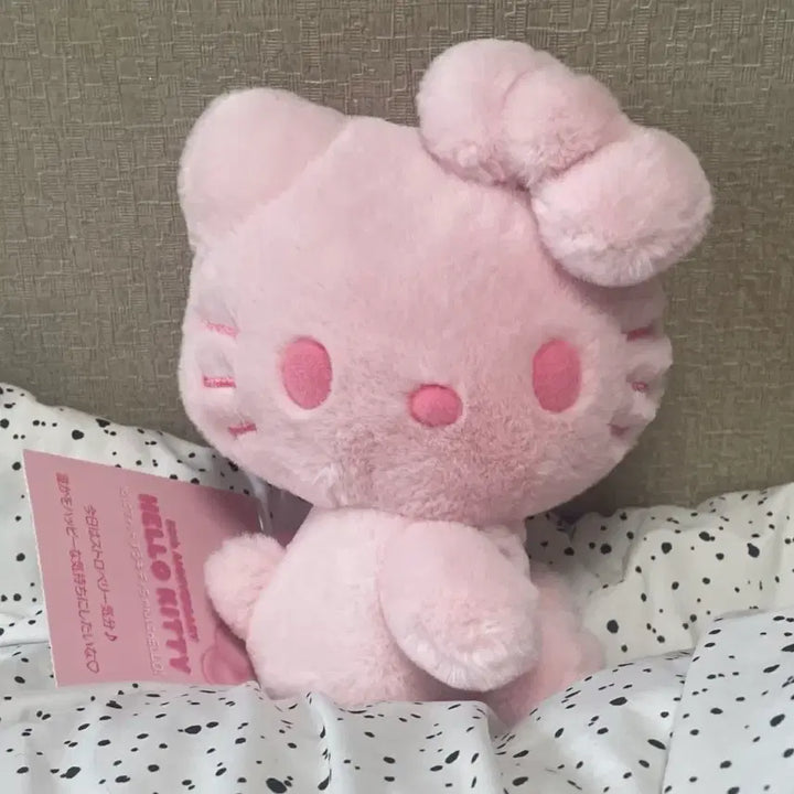 [BUNJANG] Hello Kitty 50th Anniversary Doll Soft Pink Strawberry Milk / 헬로 키티 50주년 애니버서리 인형 연핑크 딸기우유