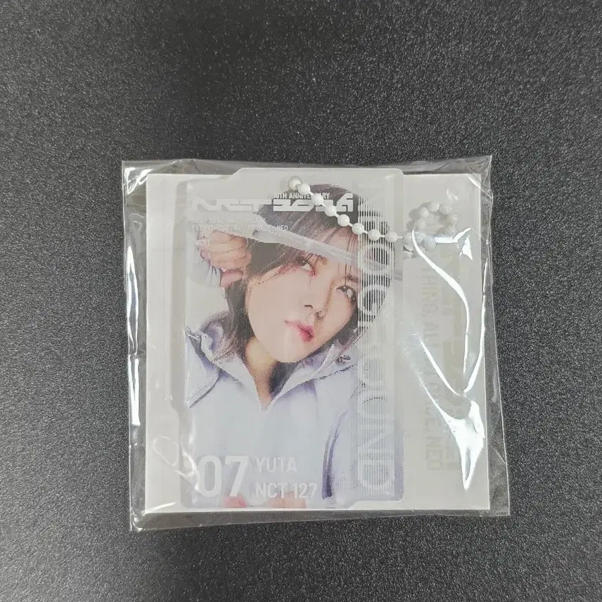 [BUNJANG] NCT 127 Yuta 10th Anniversary Neo Ground Lenticular Keyring / 미개봉 원가이하)NCT127 엔시티127 유타 렌티큘러 키링 10주년 네오그라운드