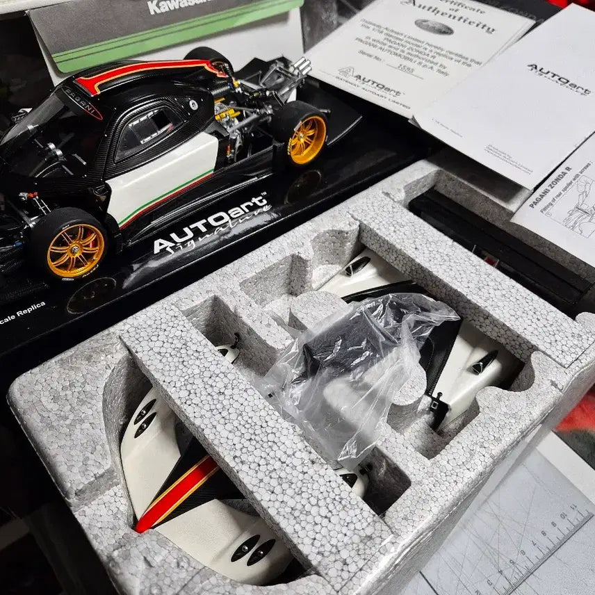 [BUNJANG] AutoArt Pagani Zonda R 1:18 Scale Model / 오토아트 파가니 존다 R 1:18 스케일 모형