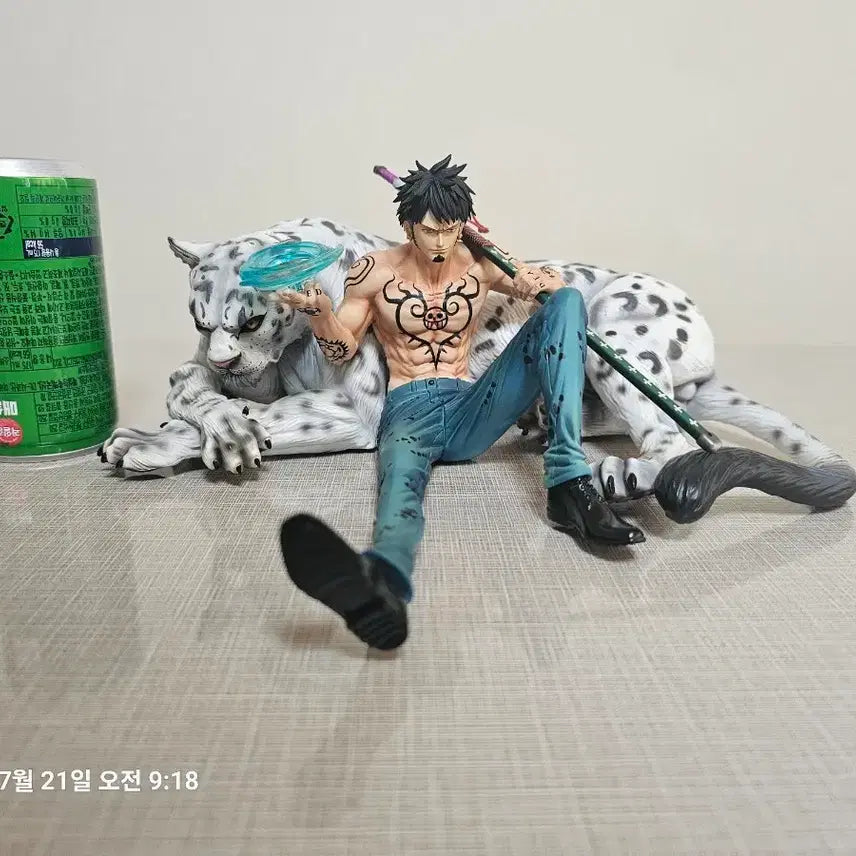 [BUNJANG] BT Studio Trafalgar Law Snow Leopard Figure / BT 스튜디오 원피스 트라팔가 로우.설표 피규어