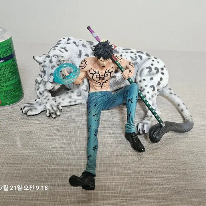 [BUNJANG] BT Studio Trafalgar Law Snow Leopard Figure / BT 스튜디오 원피스 트라팔가 로우.설표 피규어