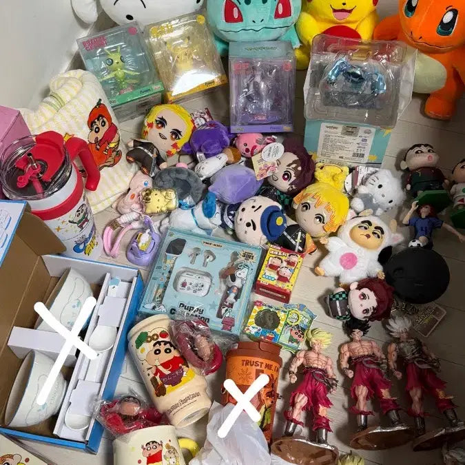 [BUNJANG] Assorted Anime Character Merchandise Figure, Plush, Plate, Cup, Water Bottle / 다양한 캐릭터 굿즈 모음/피규어/인형/포켓몬/시나모롤/손오공/접시그릇/물통/유리컵/귀칼/에어팟