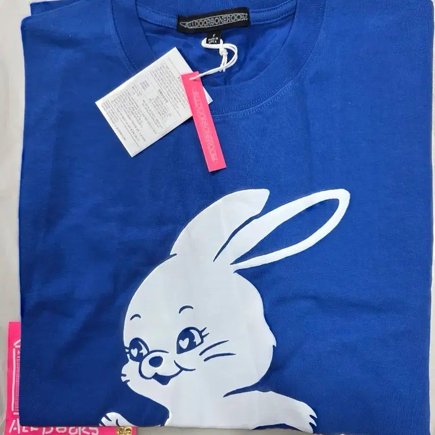 [BUNJANG] NewJeans Official Goods Rabbit T-Shirt Blue / 뉴진스(NewJeans) 공식 굿즈인 블루 컬러의 &