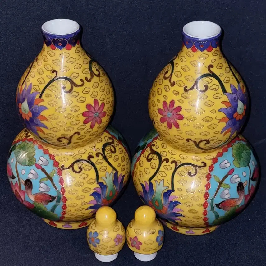 [BUNJANG] Qing Dynasty Yongzheng Period Celadon Porcelain Lotus Pattern Ewer Vase / 대청옹정년제 황지 자태법랑 연화문 호리병소 일대 높이27 지름14 센치 중국도자기 고도자 골통품