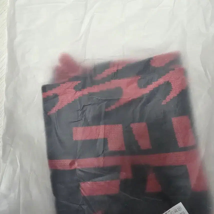[BUNJANG] ENHYPEN Black Red Muffler / 엔하이픈 머플러 블랙 레드