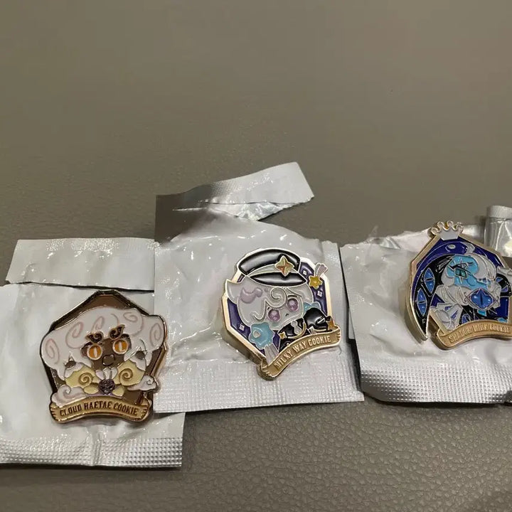 [BUNJANG] Cookie Run Collectible Pin Badge Set - Milky, Cloud Hae-tae / 쿠키런 콜렉터블 핀뱃지 쉐밀 밀키 구름해태 일괄판매