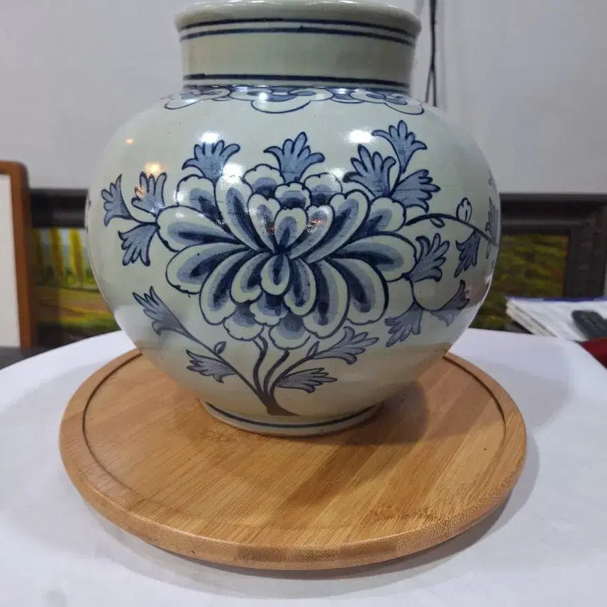 [BUNJANG] Joseon Dynasty Blue and White Porcelain Peony Moon Jar / 청화백자목단호