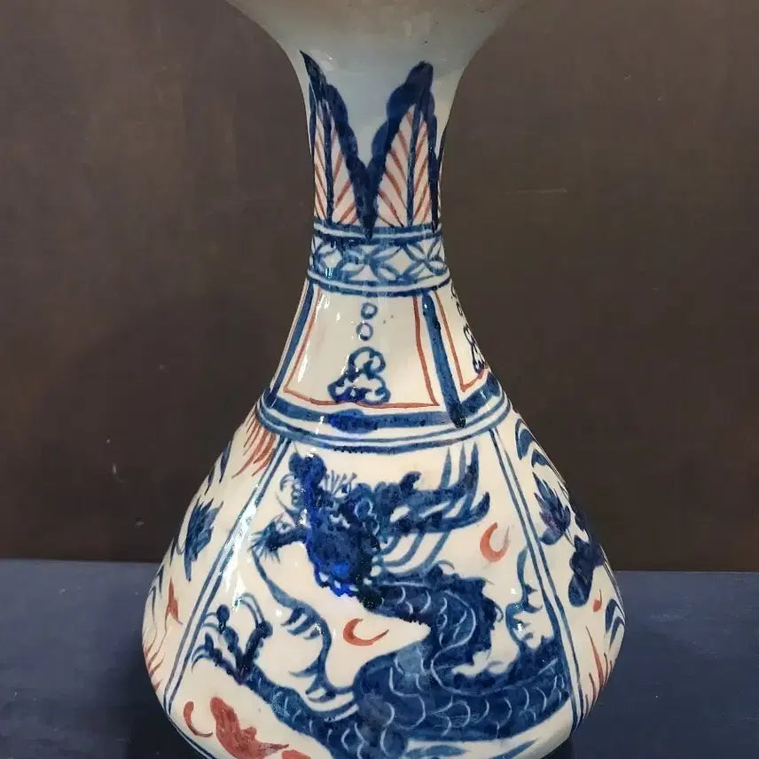 [BUNJANG] Blue and White Glass Vase with Red Lotus and Dragon Motif / 청화유리홍연화운용문옥호춘병