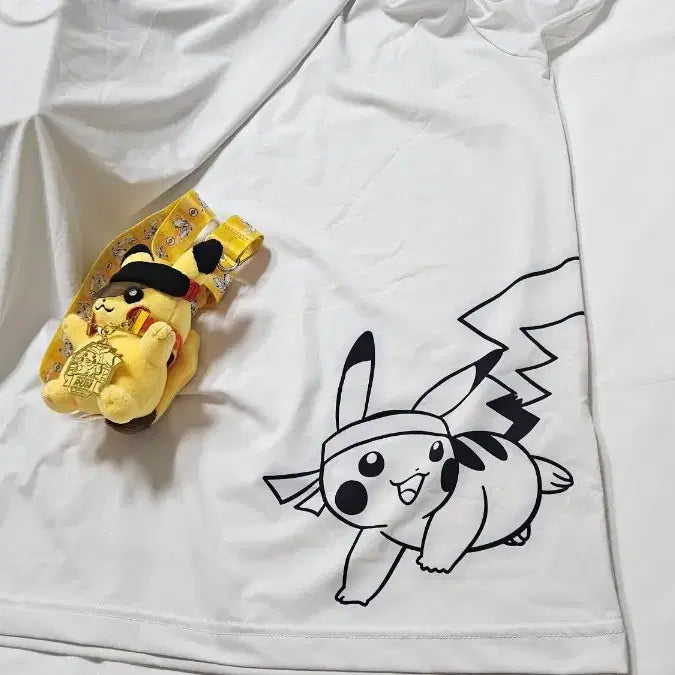 [BUNJANG] Pokemon Run Jeju Limited Edition Pikachu Plush Keychain &amp; T-shirt Set / 포켓몬런 제주 금메달 피카츄 인형 키링