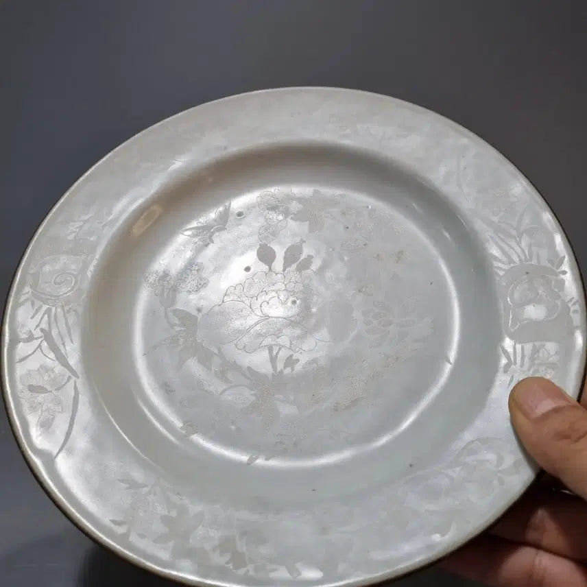 [BUNJANG] Antique White Porcelain Lotus Plate / 골동품 백자 연화문 반. 지름 22.2 높이 2.7