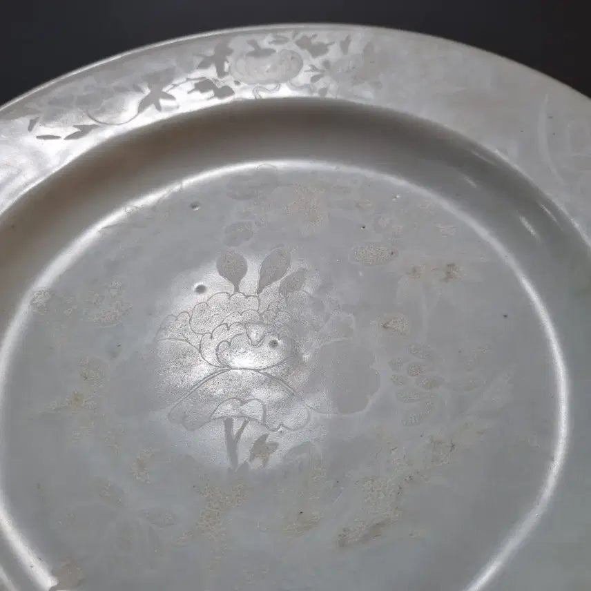 [BUNJANG] Antique White Porcelain Lotus Plate / 골동품 백자 연화문 반. 지름 22.2 높이 2.7