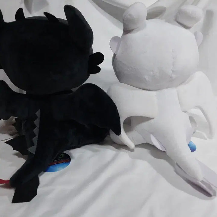 [BUNJANG] How to Train Your Dragon Toothless &amp; Light Fury Medium Plush Set (2 Types) / 새제품 투슬리스 중형 인형 2종 일괄 라이트퓨리 드래곤 길들이기