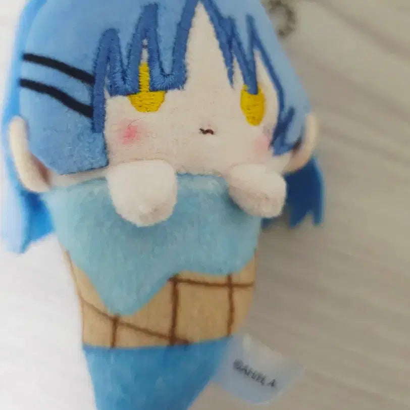 [BUNJANG] Bocchi the Rock! Yamada Ryō Ice Cream Tapanui Plush / 봇치 아이스크림 타파누이(야마다 료)