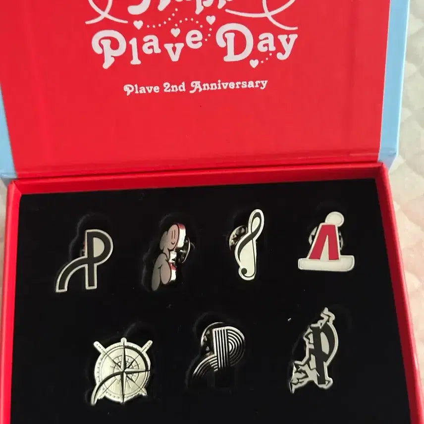[BUNJANG] PLAVE 2nd Anniversary Badge Set / 플레이브 2주년 뱃지 세트