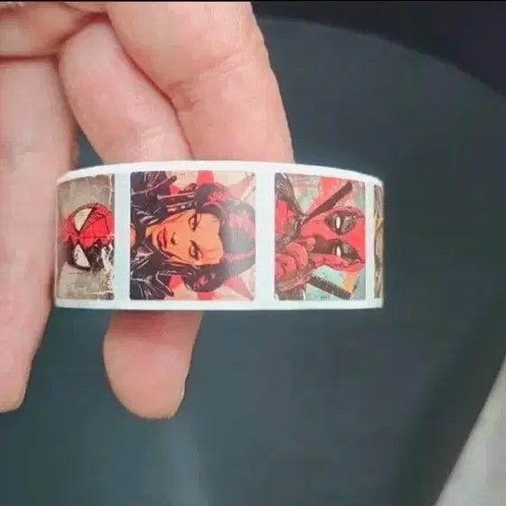 [BUNJANG] Marvel Heroes Sticker Roll (500 pcs per roll) / 마블 히어로 스티커 롤 (8종 - 1롤 500매)