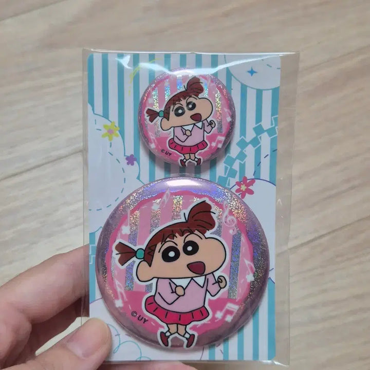 [BUNJANG] Crayon Shin-chan Yuri Character Badge Set (2 Pieces) / 짱구는못말려 뱃지 2개 세트_유리1