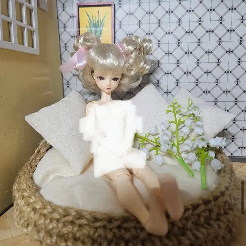 [BUNJANG] Doll Rattan Sofa &amp; Backdrop Set / 인형 룸박스 라탄 소파 및 배경지 키덜트 인형
