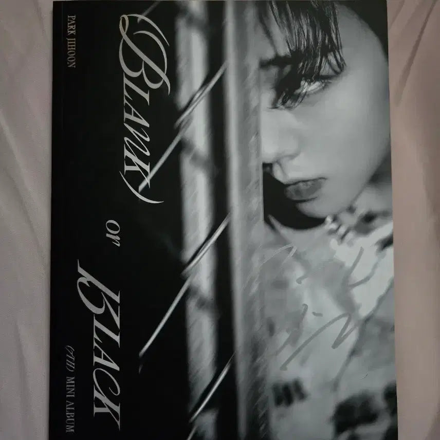 [BUNJANG] Park Ji Hoon Mini 7th Album <BLANK or BLACK> Signed / 박지훈 미니7집 사인앨범 <BLANK or BLACK>
