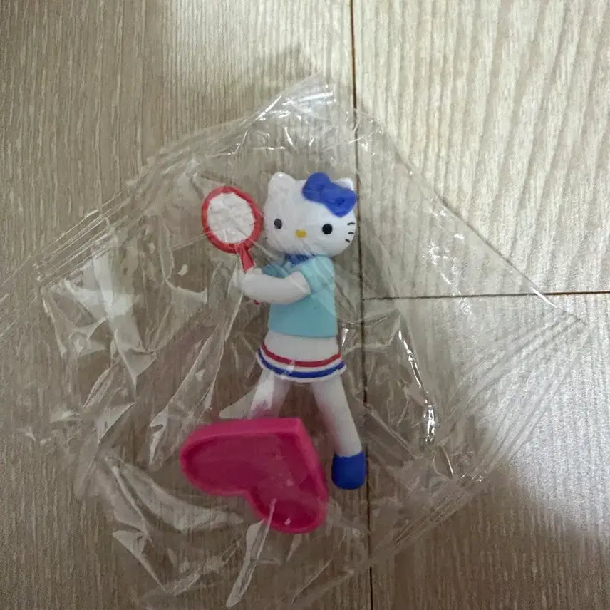 [BUNJANG] Hello Kitty Badminton Figure with Heart Stand / 헬로키티 배드민턴 피규어