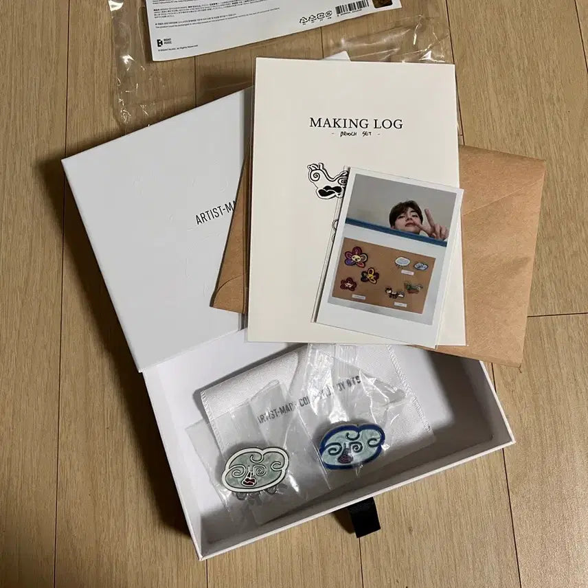 [BUNJANG] BTS V Taehyung Artist-Made Collection Cloud Brooch Set / 방탄소년단 bts 뷔 태형 ARTIST-MADE 브로치 세트 풀세트
