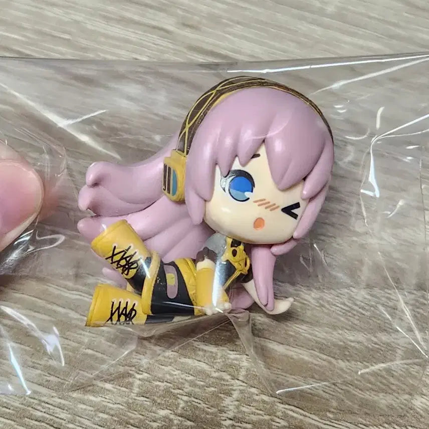 [BUNJANG] Vocaloid Megurine Luka Goods Bundle Set / 2번 사진 덤 O 일괄가) 보컬로이드 메구리네 루카 굿즈 팝니다!