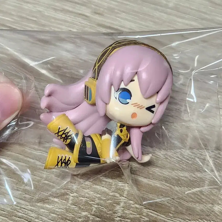 [BUNJANG] Vocaloid Megurine Luka Goods Bundle Set / 2번 사진 덤 O 일괄가) 보컬로이드 메구리네 루카 굿즈 팝니다!