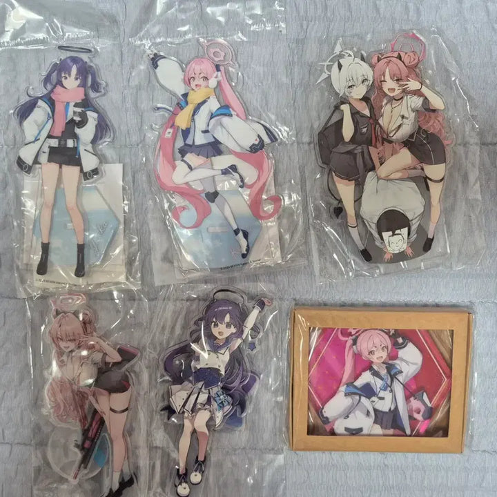 [BUNJANG] Various Acrylic Stands (Primarily Black Clover) / 블아 및 각종 아크릴 스탠드