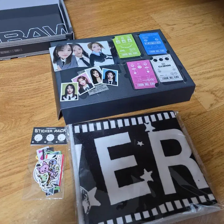 [BUNJANG] QWER Rock Crab 1st Membership Kit / QWER 바위게 1기 멤버십 키트