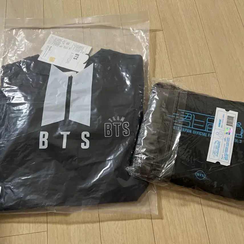 [BUNJANG] BTS Jimin Team BTS T-Shirt (Japan Muster Vol. 3) &amp; Raincoat Bundle Set / 방탄소년단 bts 팝업 팀 티셔츠 지민 일본 머스터3기 우비 일괄