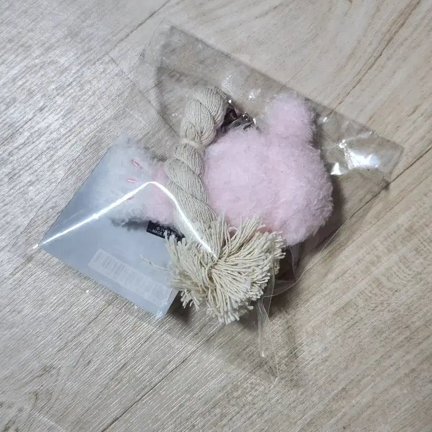 [BUNJANG] Day6 Denimals Lucky Charm Plush Keychain Phil (Includes Charm Card) / 부적카드 포함)데이식스 액막이 행운 플러시 키링 필