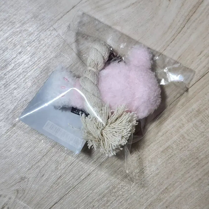 [BUNJANG] Day6 Denimals Lucky Charm Plush Keychain Phil (Includes Charm Card) / 부적카드 포함)데이식스 액막이 행운 플러시 키링 필