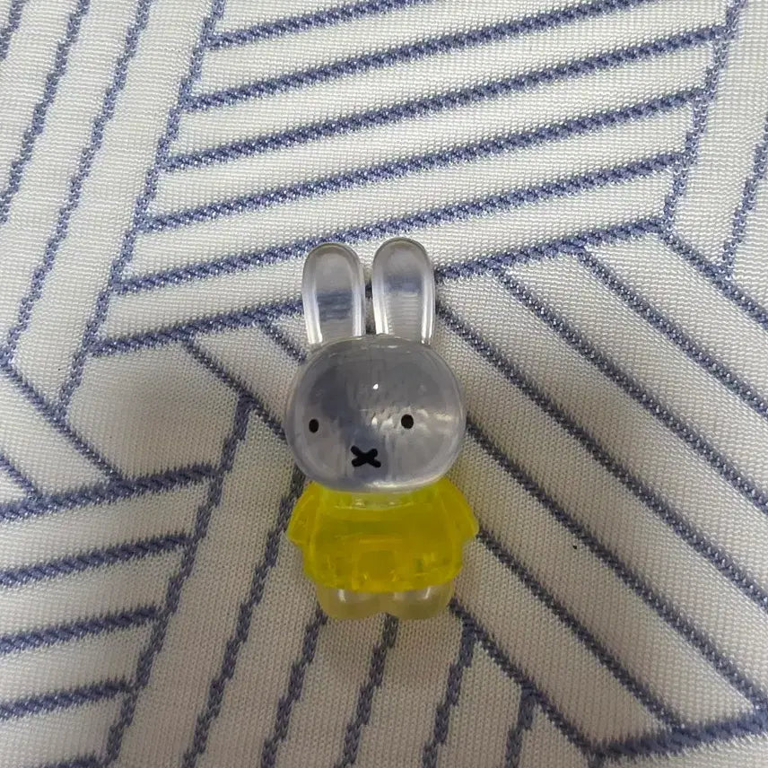 [BUNJANG] Daiso Miffy Figure Yellow / 다이소 미피 피규어 옐로우