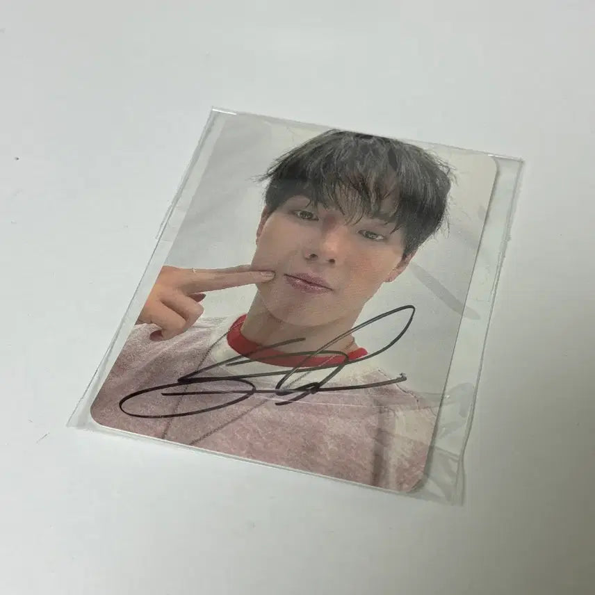 [BUNJANG] Monsta X Shownu Signed Photocard / 몬스타엑스 셔누 싸인포카 양도