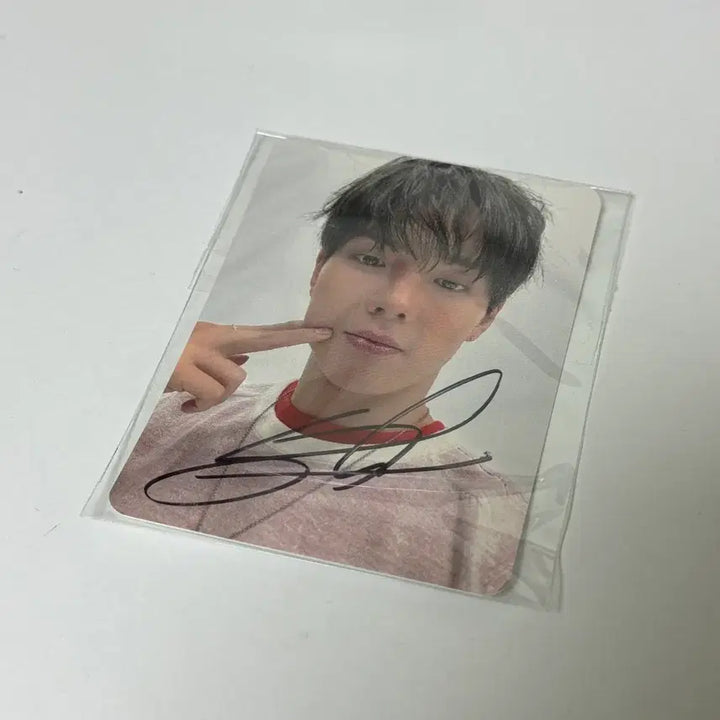 [BUNJANG] Monsta X Shownu Signed Photocard / 몬스타엑스 셔누 싸인포카 양도