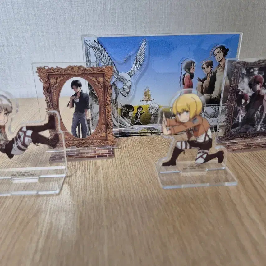 [BUNJANG] Attack on Titan Acrylic Stand Set / 진격의거인 아크릴 스탠드 세트