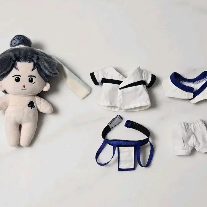 [BUNJANG] Byosongbaek 15cm Plush Doll &amp; Jongnam Hanbok Bundle Set / 뵤송백 솜인형 + 종남 무복 일괄 양도