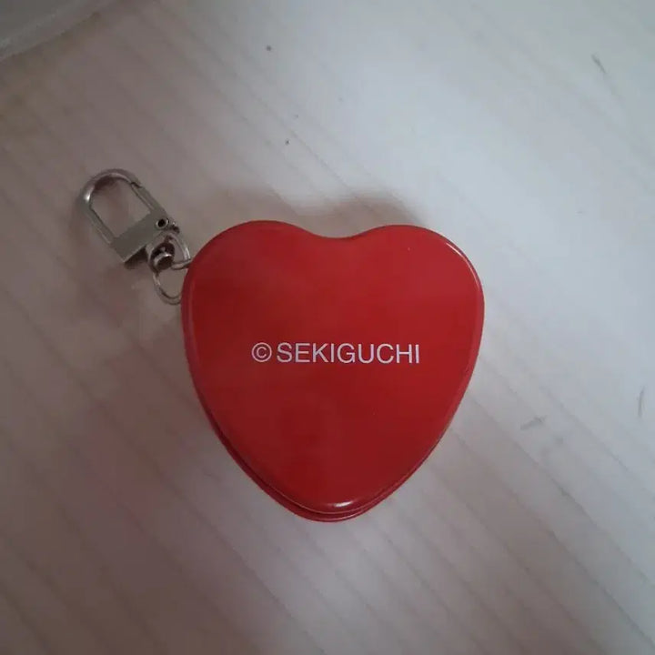 [BUNJANG] Monchhichi Heart Tin Case Keychain / 몬치치 하트 틴케이스 키링
