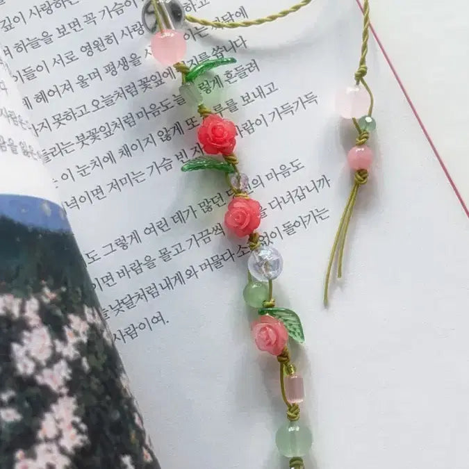 [BUNJANG] Handmade Wild Rose Bead Bookmark / 들장미 비즈 책갈피/끈갈피