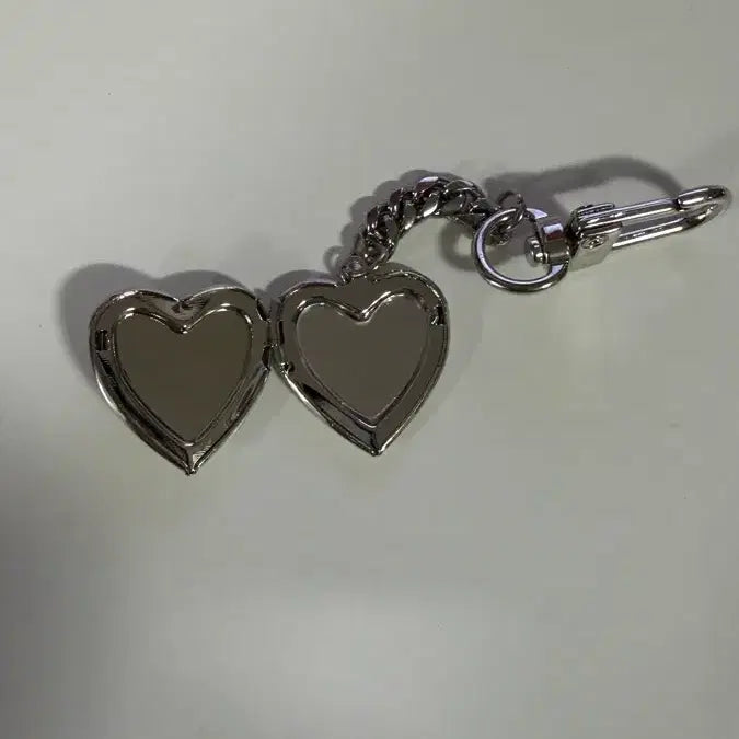 [BUNJANG] RIIZE Sohee HUG Heart Mirror Keyring / 라이즈 소희 HUG 하트 미러 키링