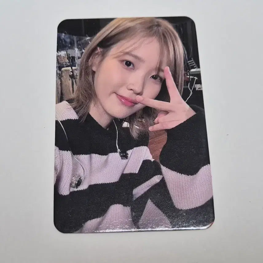 [BUNJANG] IU The Winning Apple Music POB Photocard / 아이유 애플뮤직 더위닝 미공포 특전 포카