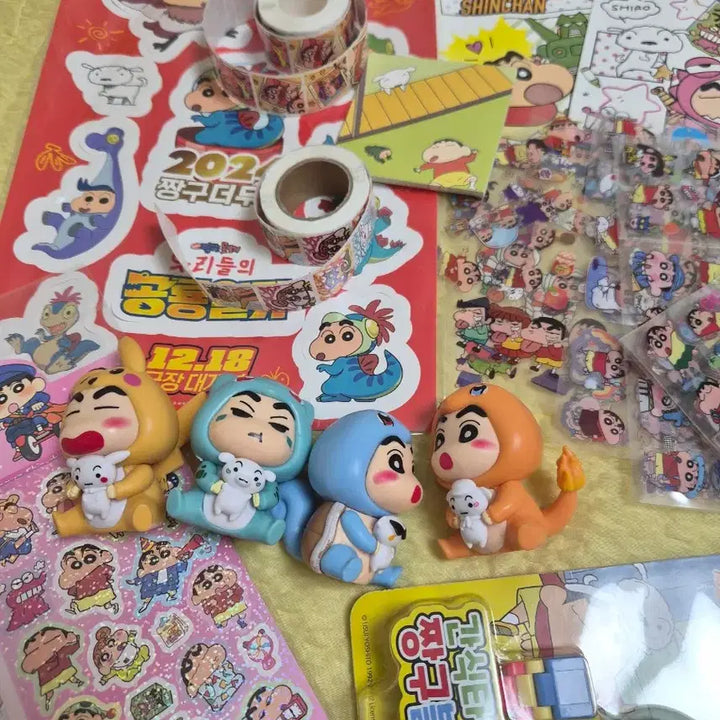 [BUNJANG] Crayon Shin-chan Figure Bundle Set with Stickers, Masking Tape, and Block Clock / 짱구 굿즈 피규어 일괄