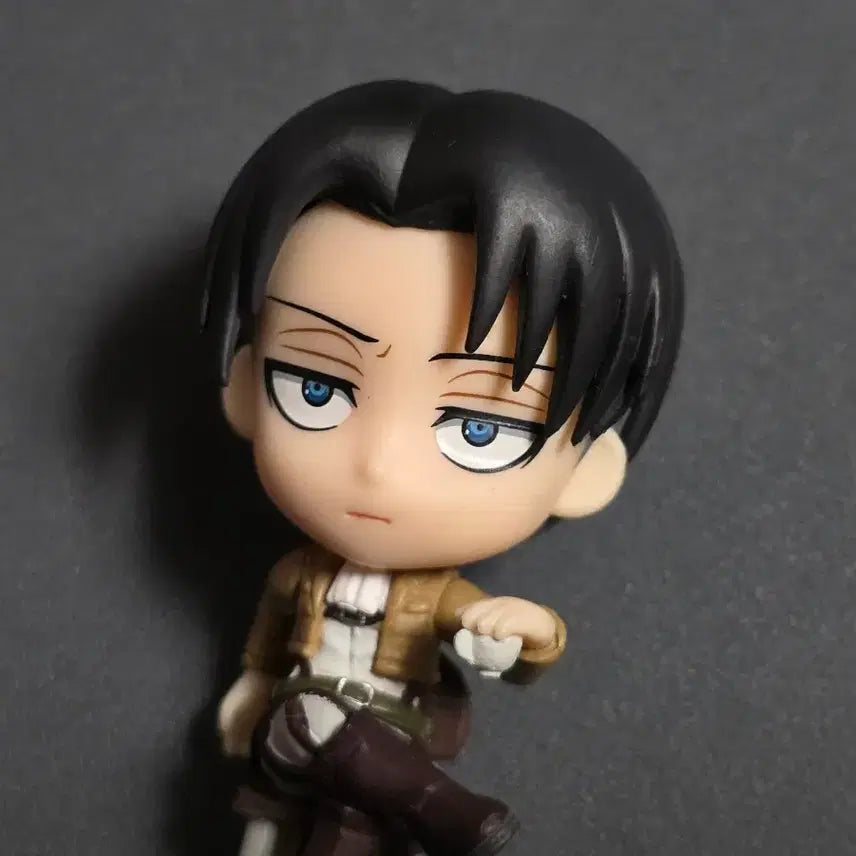 [BUNJANG] Attack on Titan Levi Chibi-Kyun Mini Figure / 진격의거인 리바이 구리바이반 치비큥 미니 피규어 판매