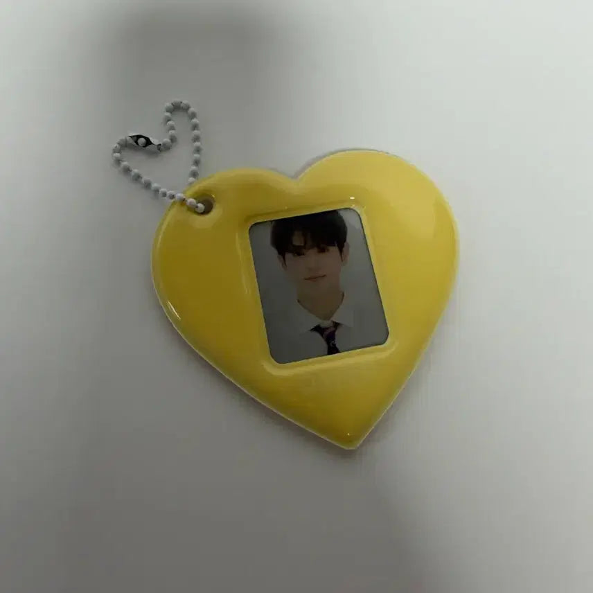 [BUNJANG] Highlight 15th Anniversary Popup MD Yoseop Proof Photo Holder Keyring / 하이라이트 15주년 팝업 MD) 증명사진홀더키링-요섭